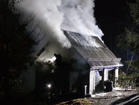 Otwarty pożar garażu w Zakopanem. Na miejsce skierowano dwa zastępy straży [ZDJĘCIA]