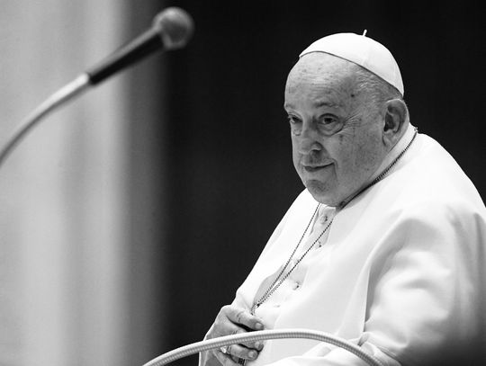 Papież Franciszek nie żyje.