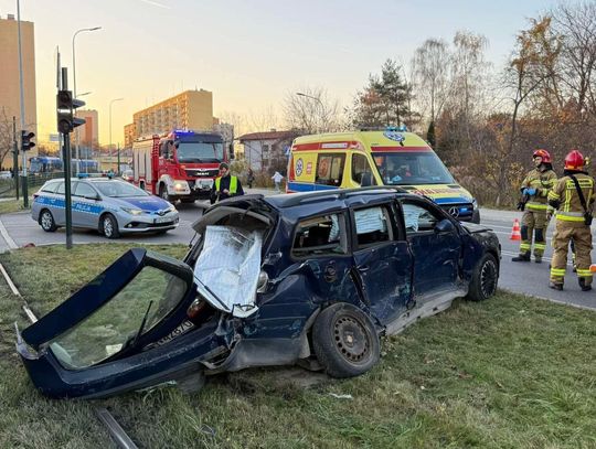 Utrudnienia drogowe w Krakowie, utrudnienia Kraków, wypadek drogowy, zderzenie samochodu z tramwajem, MPK Kraków, tramwaj, pożary samochodów