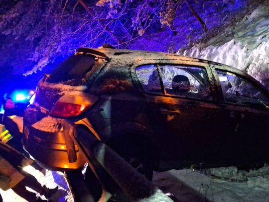 Kosmolów, powiat olkuski, trudne warunki na drogach powiatu olkuskiego, Olkusz, droga wojewódzka, akcja ratunkowa, akcja ratownicza