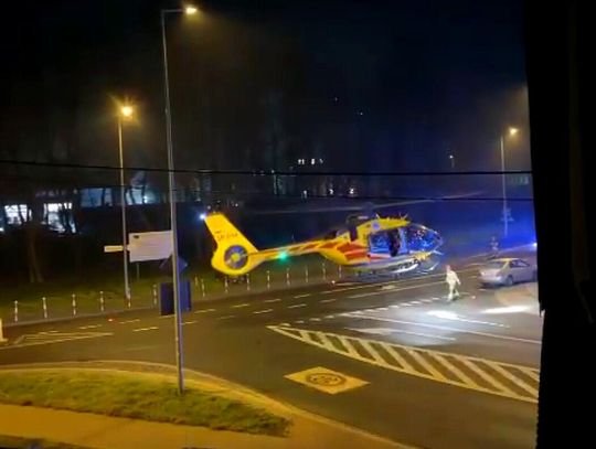 Wypadek, potrącenie pieszego, pieszy w poważnym stanie trafił do szpitala, dramatyczna akcja ratunkowa, Bronowice, Kraków, lotnicze pogotowie ratunkowe, śmigłowiec LPR