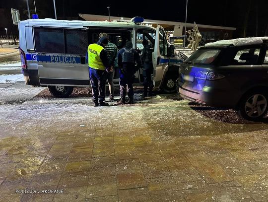 Na zdjęciu moment zatrzymania pijanego kierowcy z Ukrainy w Zakopanem