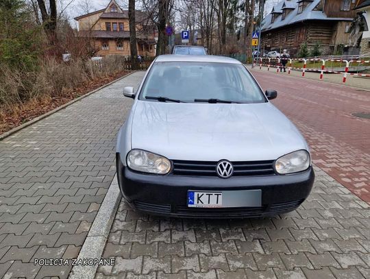 Na zdjęciu samochód obywatela Ukrainy, który kierował nim mając ponad 1,8 promila alkoholu