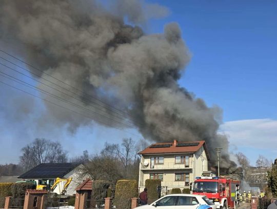 Płomienie w Jurkowie. Budynek gospodarczy spłonął doszczętnie! [ZDJĘCIA]