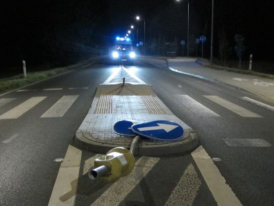 Na zdjęciu miejsce kolizji na ulicy Kęckiej w Bielanach