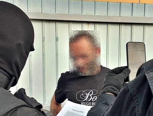 Na zdjęciu ujęty w Tarnowie 39-latek, podejrzany o pedofilię