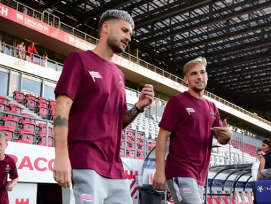 Podwójne święto przy Kałuży. Zwycięstwo i powrót legendy