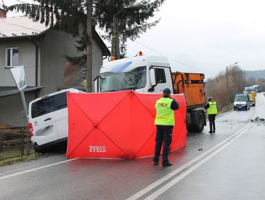 Policja podaje wstępne okoliczności tragedii w Czchowie (ZDJĘCIA)