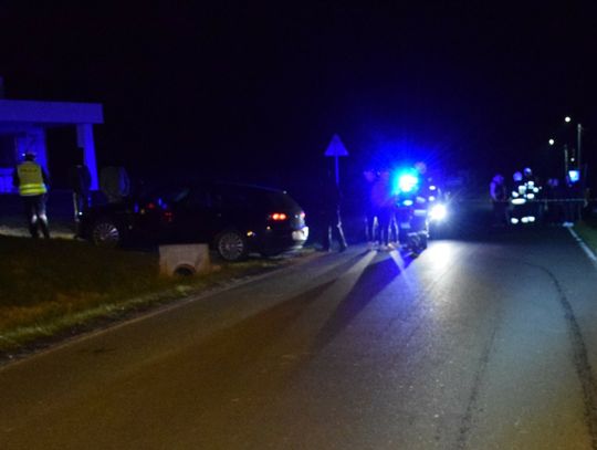 Miejsce tragicznego wypadku w Witkowicach. Leżący na jezdni 64-latek z gminy Kęty został przejechany przez osobówkę