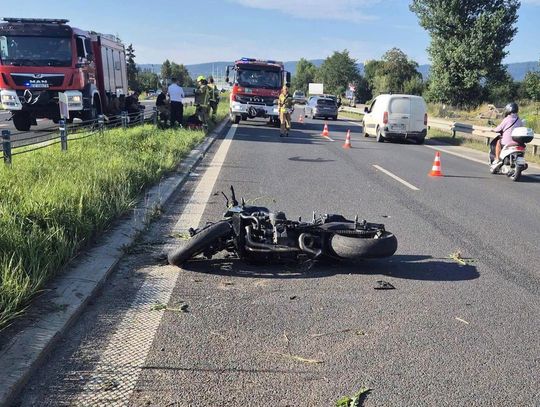 Popołudniowe zderzenie motocykla z osobówką na Zakopiance w Nowym Targu