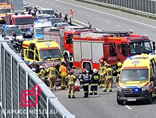 Potężne zderzenie samochodów na A4. Wśród rannych dziecko [FILM+FOTO]