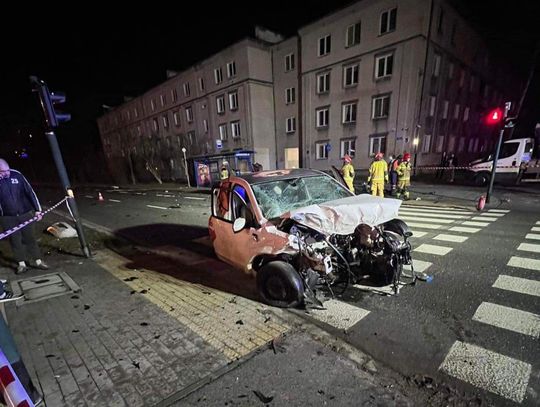 Na zdjęciu jeden z rozbitych samochodów po wypadku w Nowej Hucie