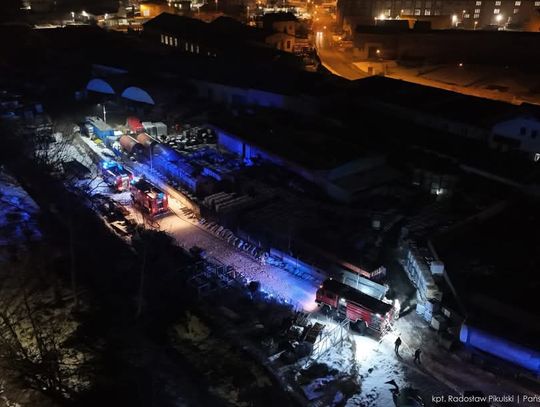 Trzebinia, powiat Chrzanowski, duży pożar w Trzebini, akcja gaśnicza w Trzebini, pożar hali w Trzebini