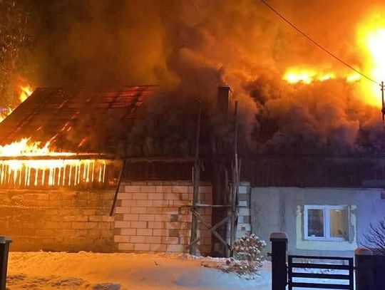 Sieniawa, pożar budynku mieszkalnego, Podhale, powiat nowotarski, akcja gaśnicza, dramatyczna walka z ogniem, potężny pożar w Sieniawie