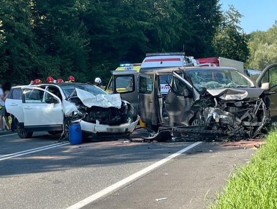 Potężny wypadek na Sądecczyźnie. Siedem osób zostało rannych [ZDJĘCIA]