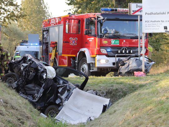 Potężny wypadek z udziałem dwóch samochodów osobowych w Nowym Targu