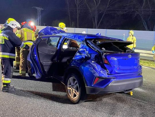 Poważny wypadek i dachowanie na autostradzie A4. Duże utrudnienia [FOTO]