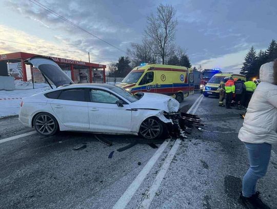 Poważny wypadek na DK94 w Jerzmanowicach. Dwie osoby ranne, LPR w akcji [FOTO]