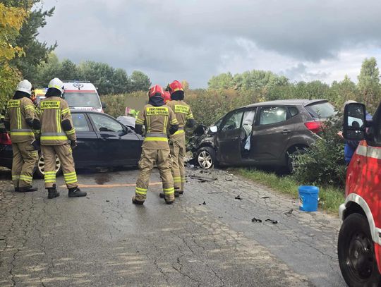 Czubrowice, gmina Jerzmanowice Przeginia, powiat krakowski, wypadek drogowy, zderzenie dwóch samochodów w Czubrowicach, akcja ratunkowa, na sygnale