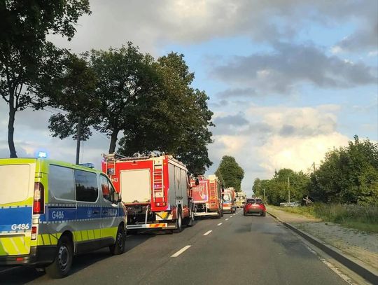 Poważny wypadek pod Wolbromiem. Dachowanie auta, kierowca trafił do szpitala