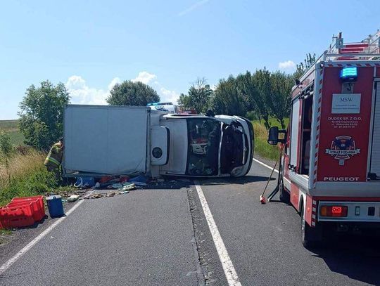 Poważny wypadek samochodu dostawczego w Wielmoży. Są ranni [ZDJĘCIA]