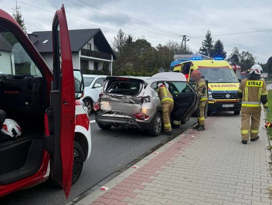 Wypadek w Jaśkowicach, gmina Skawina, powiat krakowski, wypadek w powiecie krakowskim, akcja ratunkowa, zderzenie samochodu osobowego z ciężarowym