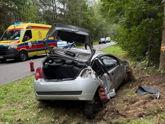 Dachowanie w powiecie dąbrowskim, dachowanie samochodu osobowego, Dąbrowa Tarnowska, na sygnale, straż pożarna, wypadek w miejscowości Lipiny