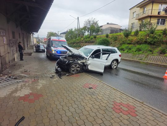 Skała, ulica Krakowska w Skale, wypadek drogowy, wypadek samochodowy, na sygnale,