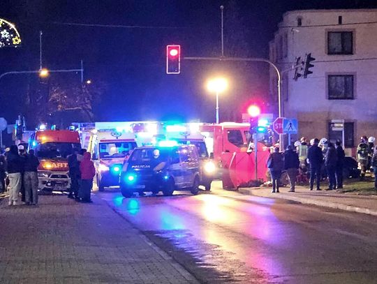 Słomniki, skrzyżowanie w Słomnikach, wypadek drogowy, wypadek w Słomnikach, akcja ratunkowa, akcja ratownicza, dwie osoby zostały ranne, dwie osoby w szpitalu