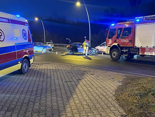 Sucha Beskidzka, wypadek samochodowy, powiat Suski, dk28, na sygnale, akcja ratunkowa, akcja ratownicza