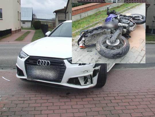 Na zdjęciu zniszczony po wypadku w Wierzchosławicach motocykl oraz samochód osobowy