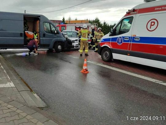 Na zdjęciu miejsce wypadku na drodze wojewódzkiej w Cianowicach