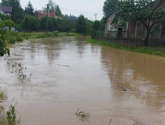 Na zdjęciu Biała Przemsza, która zamieniła się w rwącą rzekę