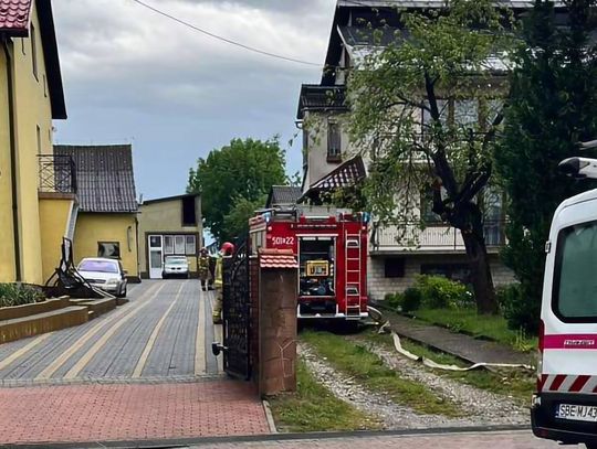 Na zdjęciu strażacy podczas akcji gaśniczej w powiecie olkuskim