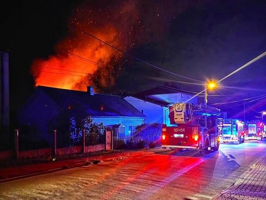 Pożar drewnianej stodoły w Bukownie. Budynek spłonął doszczętnie