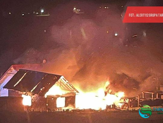 Łękawica, powiat tarnowski, pożar budynku gospodarczego, wybuch w budynku gospodarczym, na sygnale, straż pożarna, akcja gaśnicza