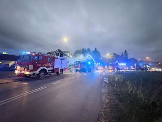 Pożar pustostanu w Skawinie. Na miejscu działało kilka zastępów straży