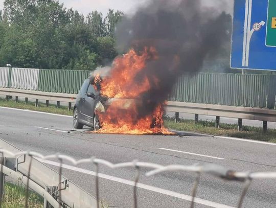 pożar samochodu osobowego, utrudnienia A4, utrudnienia na autostradzie A4, utrudnienia w Balicach, utrudnienia drogowe