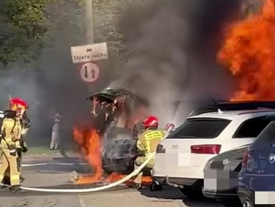 Pożar samochodu osobowego na osiedlu Centralnym w Nowej Hucie