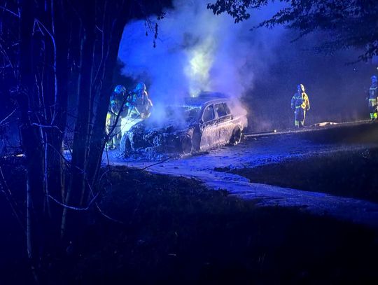 Węglówka, powiat myślenicki, gmina Wiśniowa, pożar w Węglówce, pożar samochodu osobowego, akcja gaśnicza, akcja strażaków