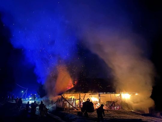 Pożar stodoły w Staszkówce. Przyczyną prawdopodobnie fajerwerki [FOTO]