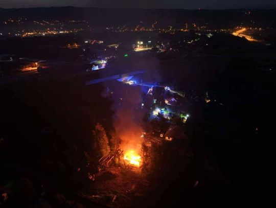 Pożar strawił budynki w Skawie. Ogromna akcja gaśnicza w powiecie nowotarskim [FOTO]