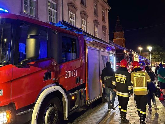 Ogień pojawił się w jednym z mieszkań w kamienicy na ulicy Sławkowskiej w Krakowie