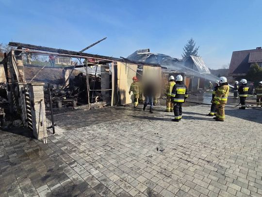 Królówka, powiat Bocheński, KP PSP Bochnia, na sygnale, pożar zabudowań gospodarczych, groźny pożar w powiecie bocheńskim