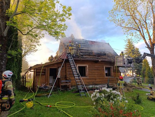 Krzeptówki, pożar w budynku, pożar na krzeptówkach w Zakopanem, Zakopane, Podhale, powiat tatrzański, straż pożarna, strażacy