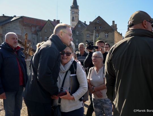 Prezydent Andrzej Duda z wizytą na terenach powodziowych