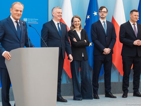 Na zdjęciu premier Donald Tusk i nowi ministrowie
