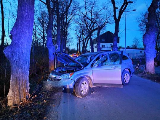 Na zdjęciu rozbity pojazd po wypadku w Wierzchosławicach