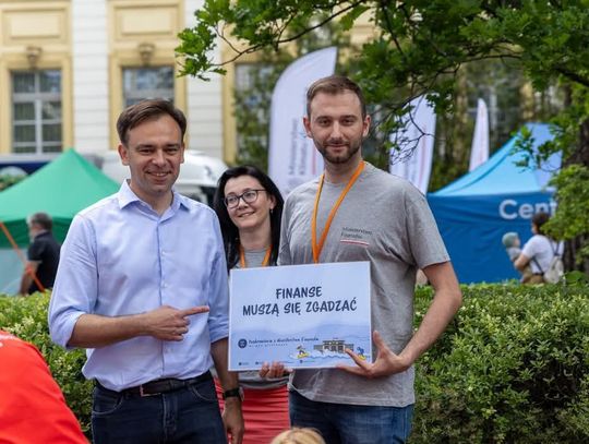 Rząd Tuska drwi z Polaków?! Minister Finansów chce dać... 3,70 zł podwyżki płacy minimalnej płaca minimalna 2026, wynagrodzenie minimalne 2026, podwyżka płacy minimalnej, Andrzej Domański płaca minimalna, Agnieszka Dziemianowicz-Bąk płaca minimalna