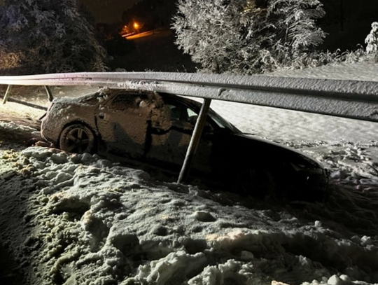 Sądecczyzna. Tragiczne warunki na drogach. Wiele kolizji (ZDJĘCIA)